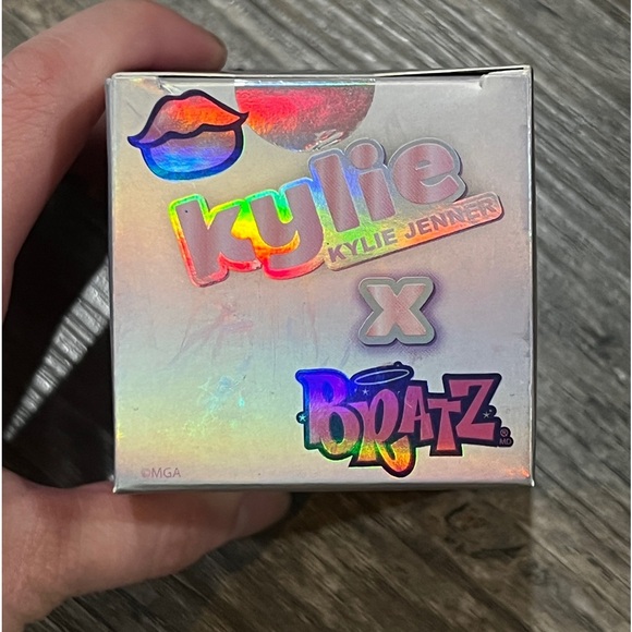 FINAL PRICE ONE GONE TWO LEFT Bratz Mini Celebrity Pack - Picture 3 of 7